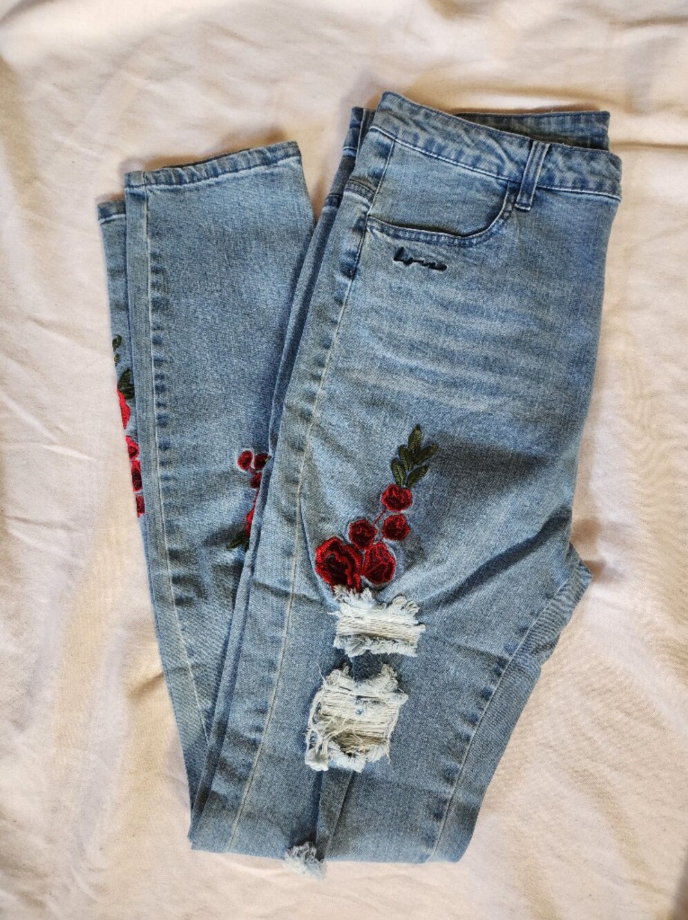 Young & Reckless NWT Embroidered Rose Distressed Jeans Light Wash Size 11